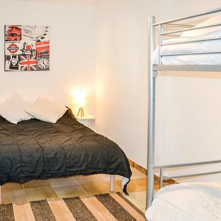 Apartment In With Wifi